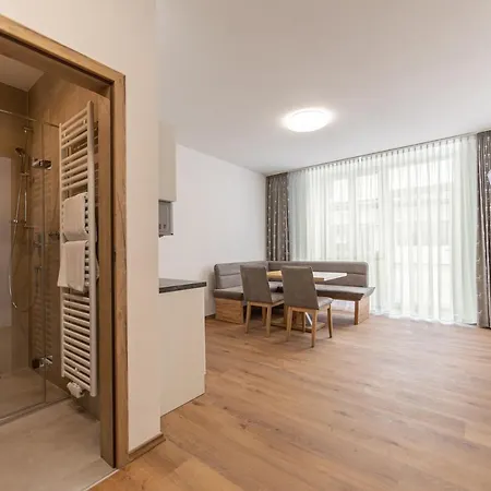 Ferien- Und Arbeitsappartments Alpik Apartman *